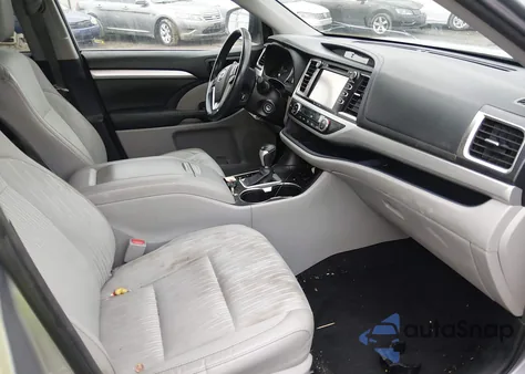 2016 Toyota Highlander Le Plus V6 z USA, uszkodzony, nr VIN 5TDBKRFHXGS244363